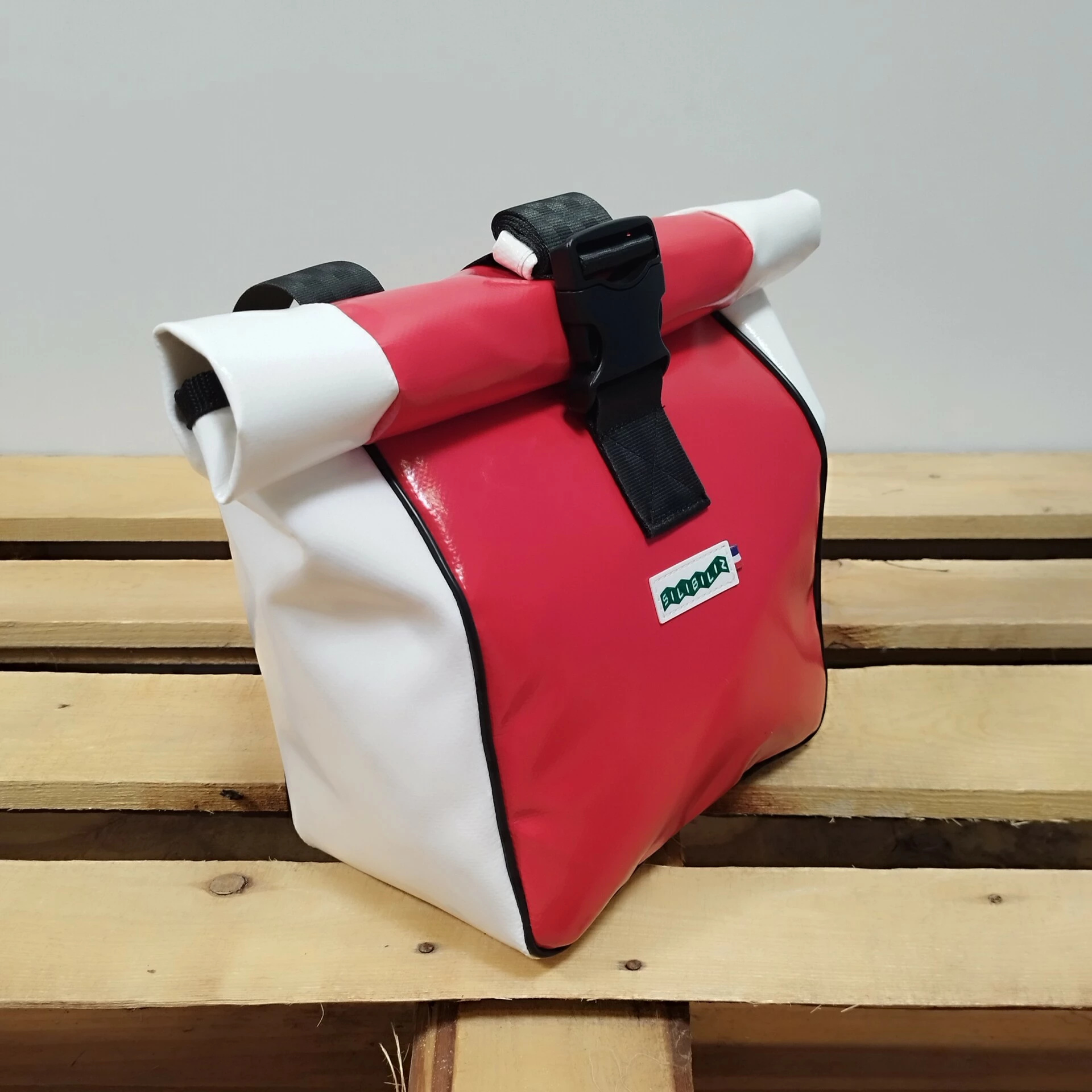 Sacoche vélo bâche Silibiliz rouge et blanc de côté