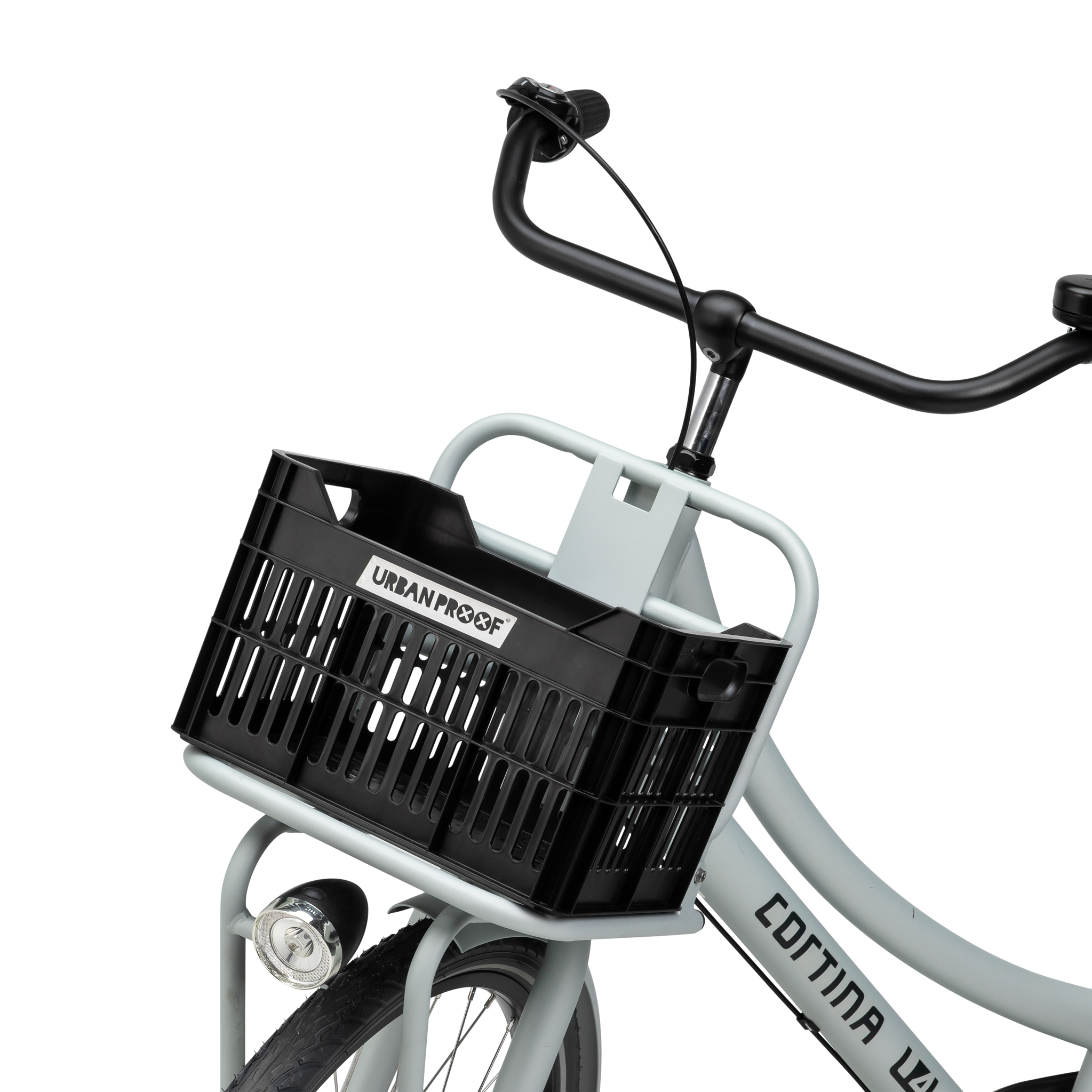 Caisse vélo 15L noire Urban Proof montée à lavant dun vélo