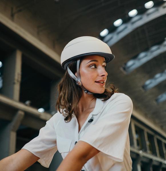 Helmet-white-03_581x600