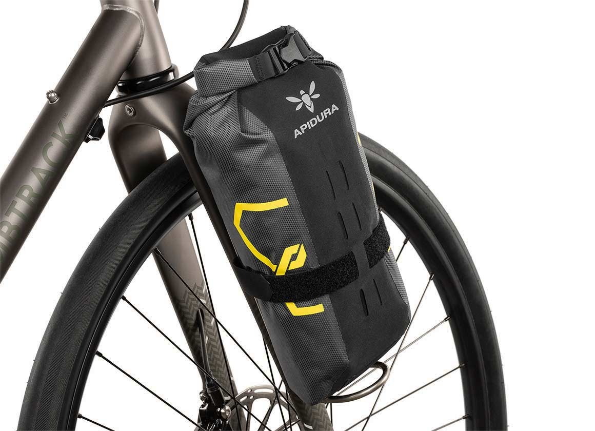 apidura-expedition-fork-pack-4.5l-on-bike-2