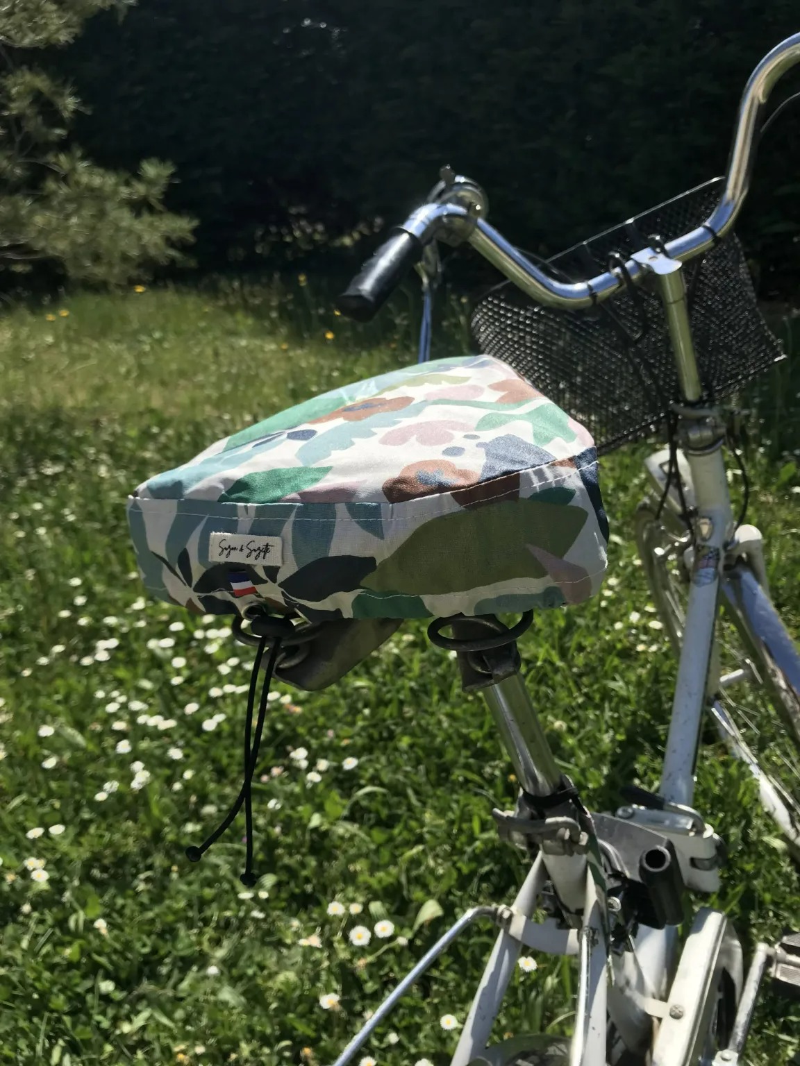 Housse selle de vélo, imperméable en tissu enduit motif oiseaux Petite  fouine - Créations textiles pour les enfants, les adultes et la décoration