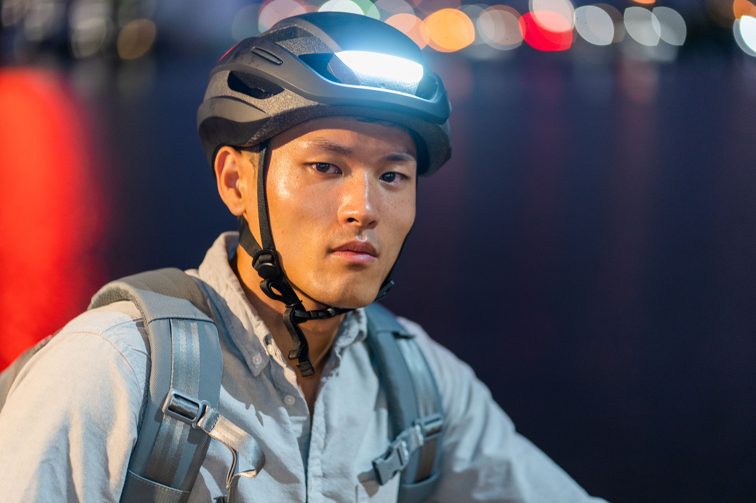 casque vélo lumineux éclairage avant lumos ultra noir
