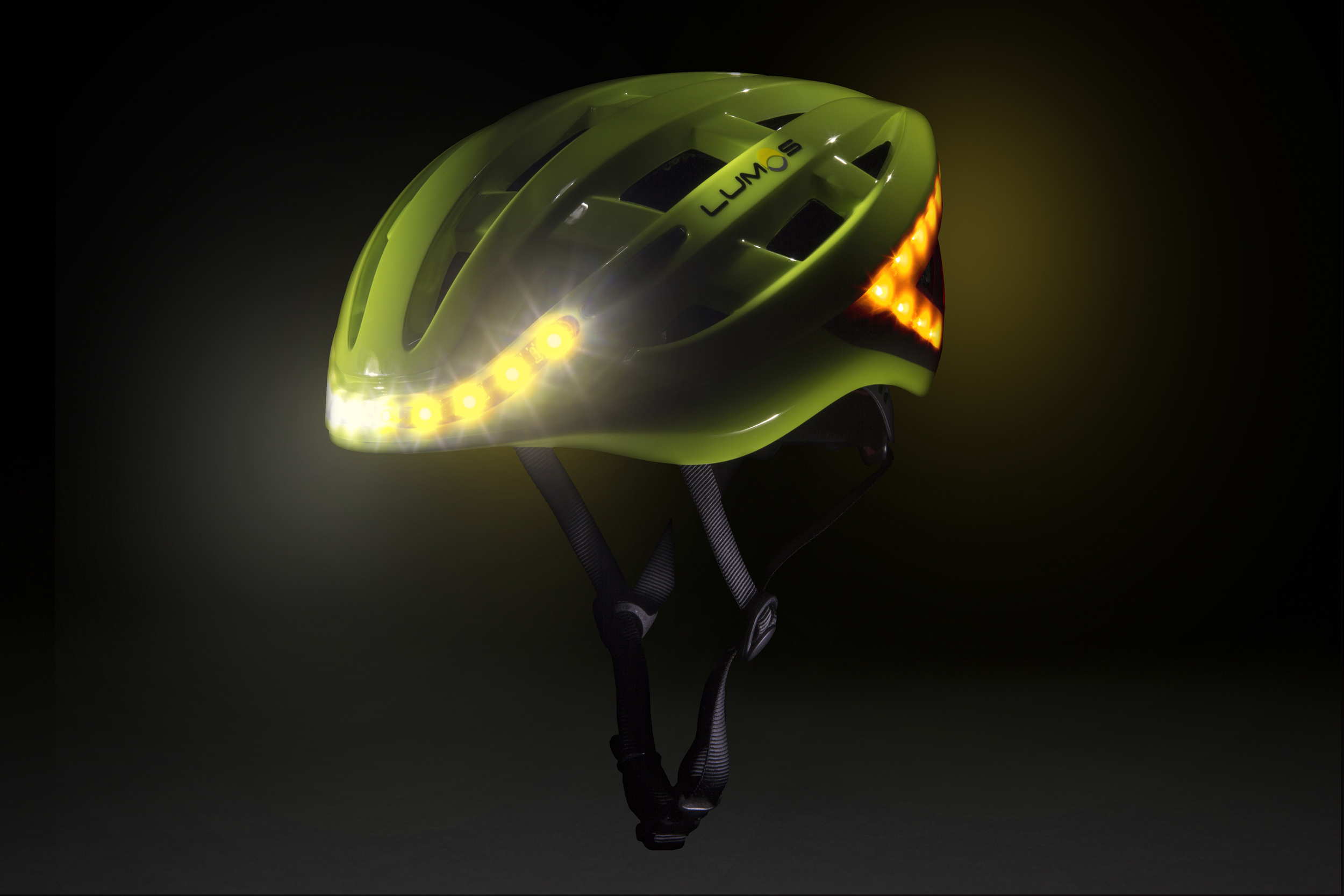 Casque vélo Lumos Kickstart jaune clignotant éclairage avant nuit