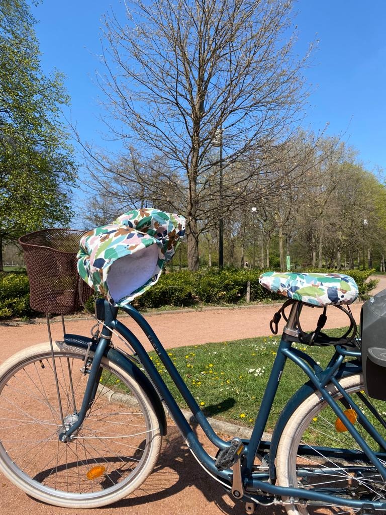 Couvre-selle vélo en fourrure synthétique sur Mes Vélos Hollandais