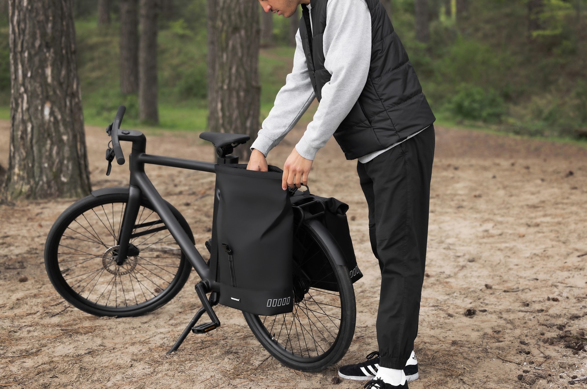 sacoche-double-rolltop-urban-proof-noir