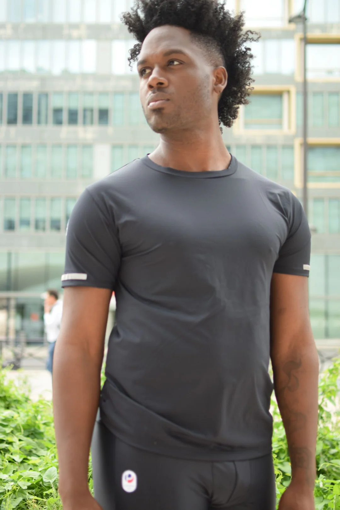 tshirt-luxe-homme-la-piece-paris-pour-velo-marche-jogging-griffe brodee-sur-manche