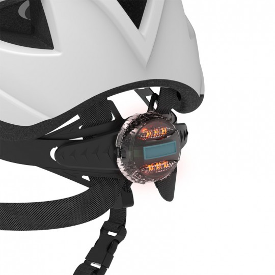 casque-velo-enfant-urban-iki-avec-bouton-rotatif-fermeture-securisee-au-menton-aeration-blanc