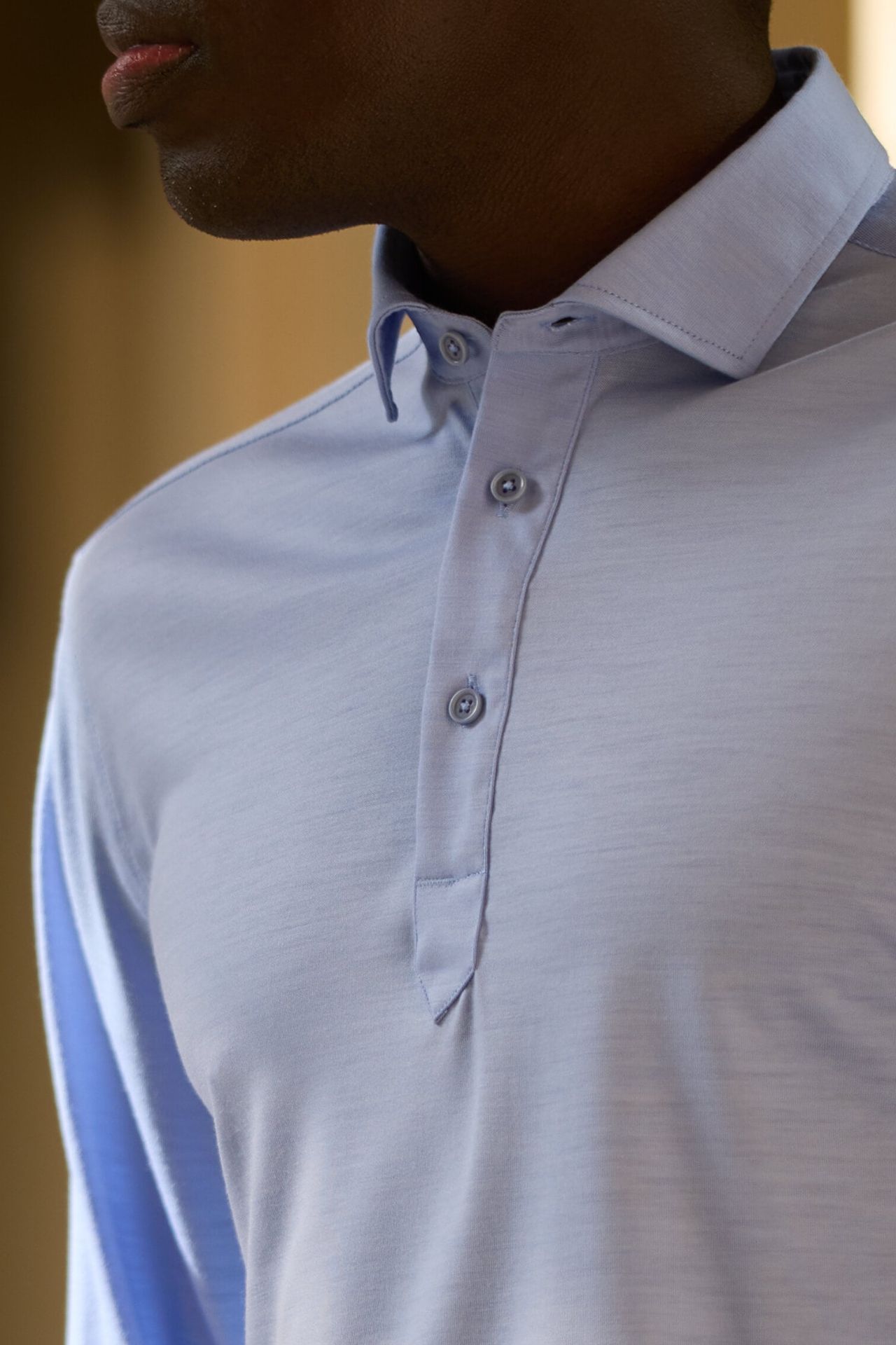 polo-en-laine-merinos-homme-velo-thermoregulant-col-italien-peu-froissable-anti-bacterien