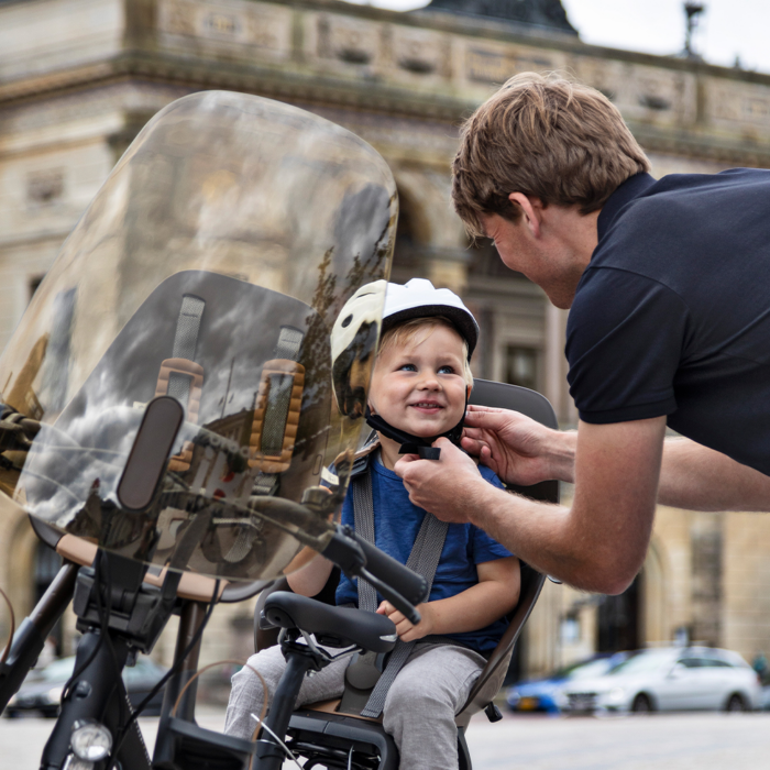 casque-velo-enfant-urban-iki-s-avec-ouvertures-de-ventilation-coque-moulee-et-bouton-de-rotation-pour-securiser