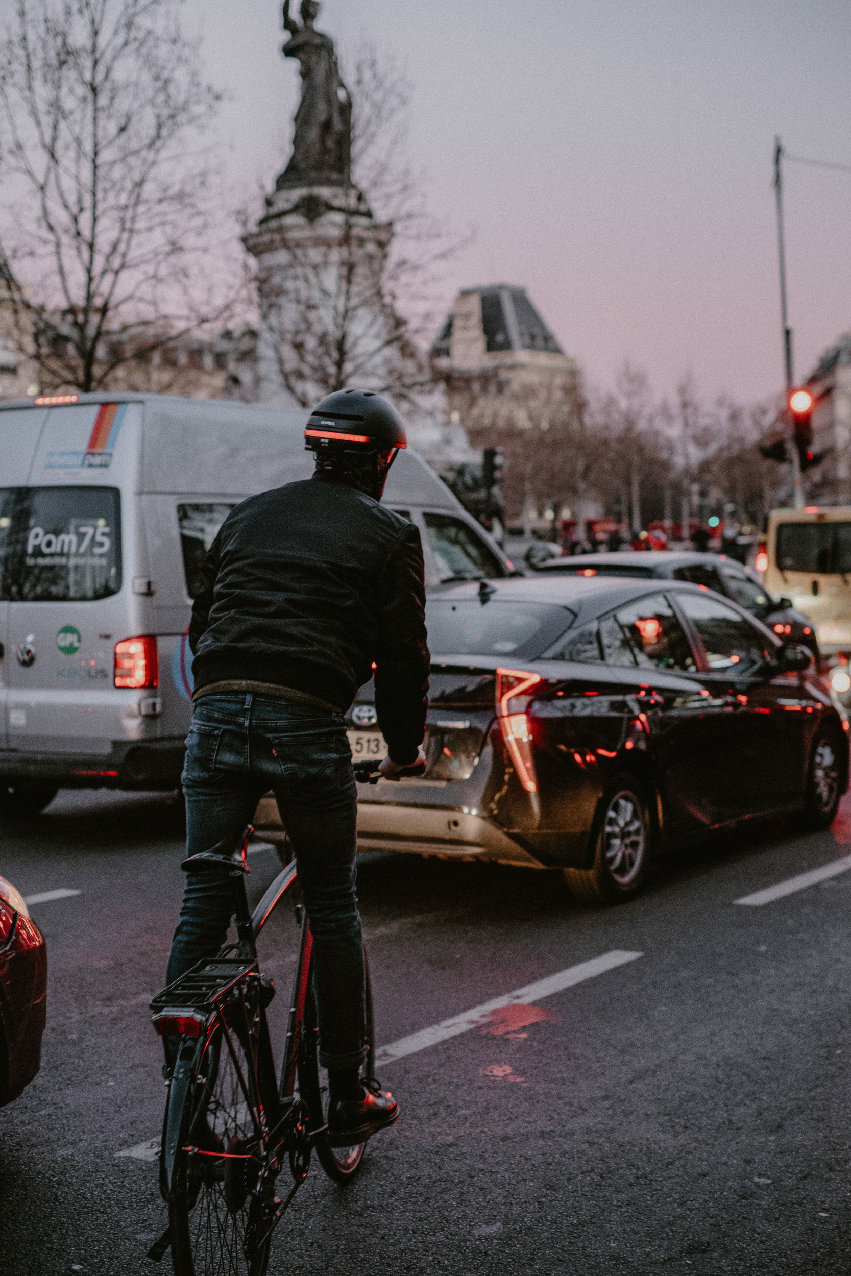 casque-gamel-helmets-urbain-avec-clignotants-intelligents-et-feu-stop-automatique-noir-noir