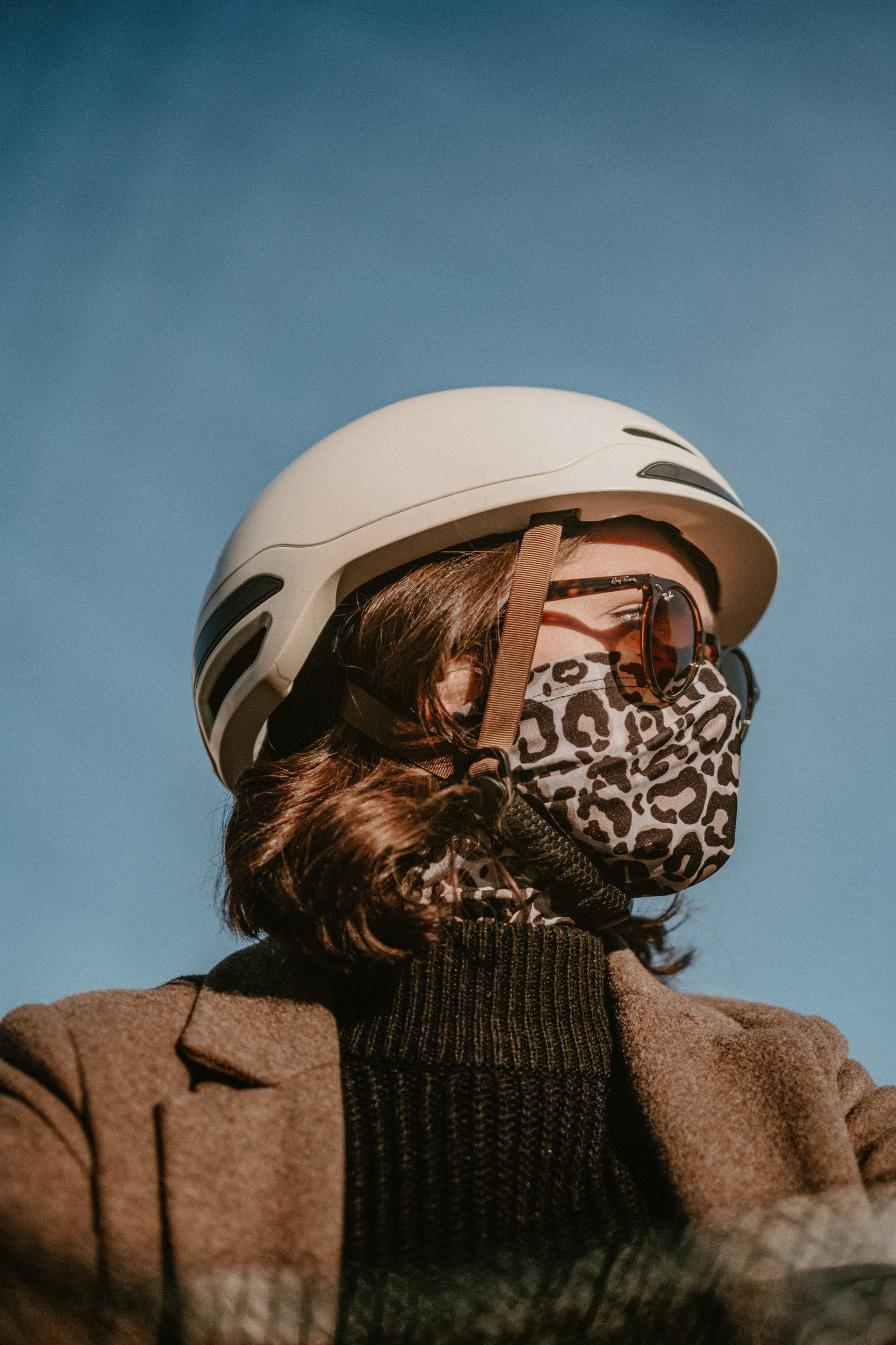 casque-gamel-helmets-urbain-avec-clignotants-intelligents-et-feu-stop-automatique-beige