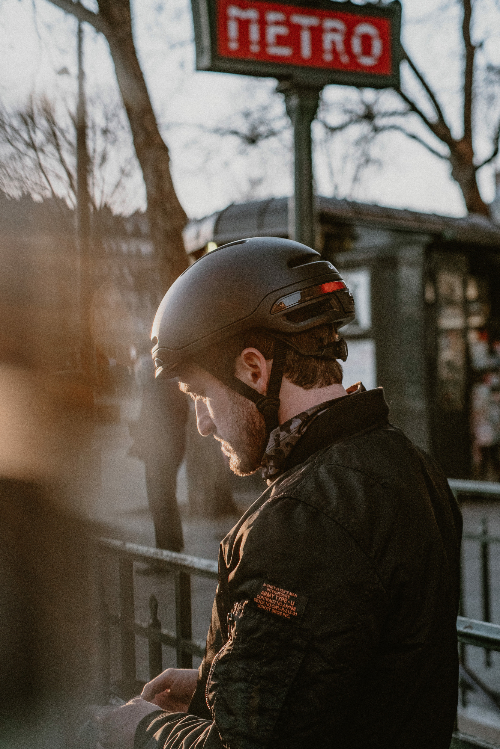 casque-gamel-helmets-urbain-avec-clignotants-intelligents-et-feu-stop-automatique-leger-kaki-vert