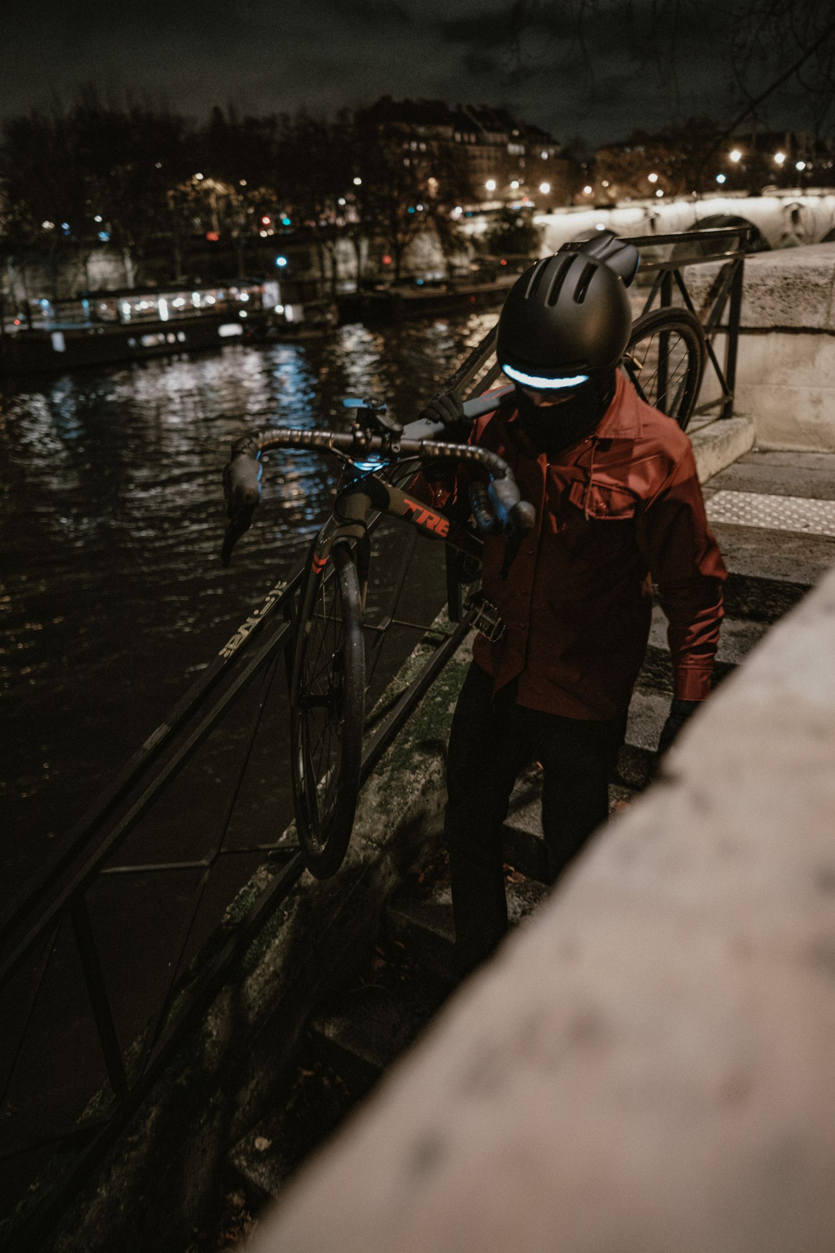 casque-gamel-helmets-urbain-avec-clignotants-intelligents-et-feu-stop-automatique-bleu-noir