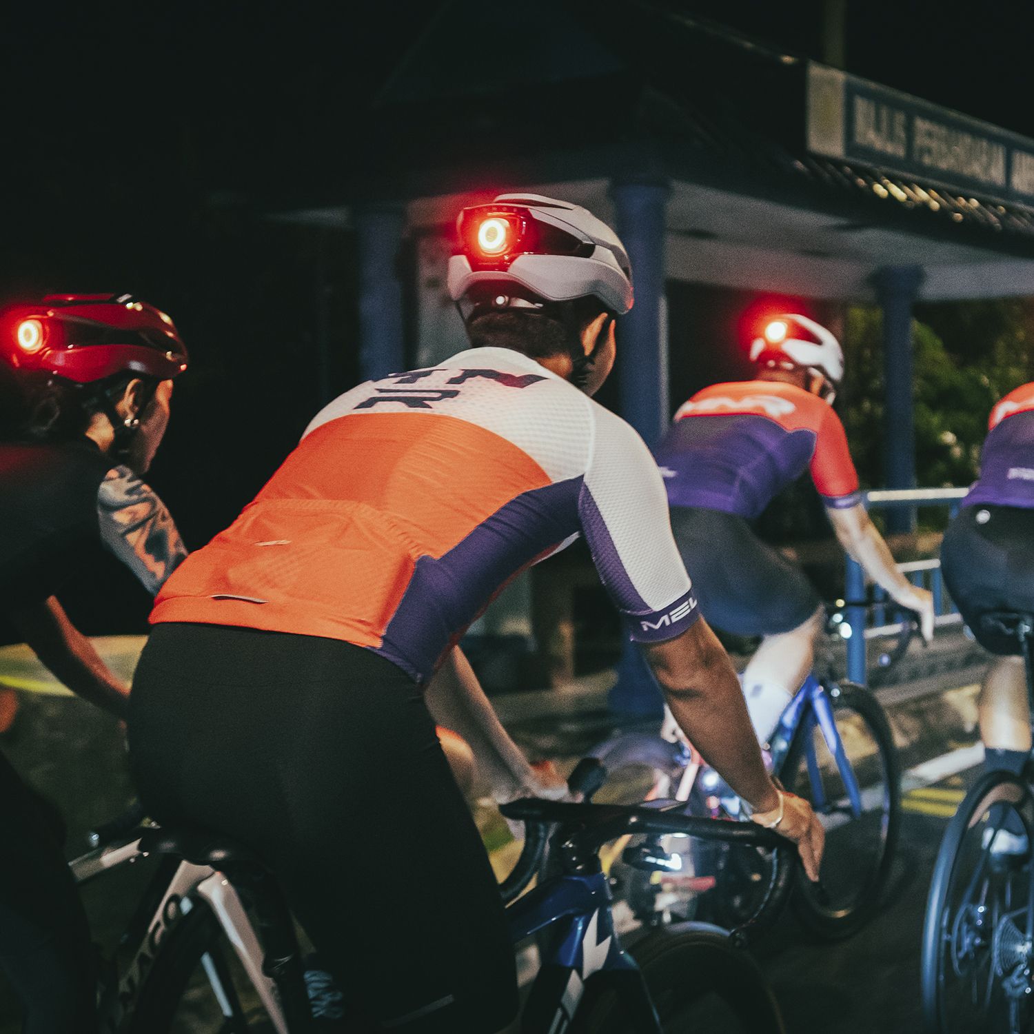 casque-velo-urbain-mips-lumos-ultra-fly-pro-firefly-avec-ouvertures-aeration-lumiere-arriere