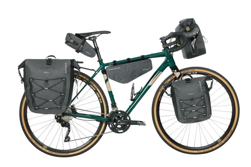 velo-equipe-de-sacoches-cyclotourisme-basil-navigator-storm
