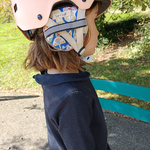 cache-oreille-petite-fille-casque-velo