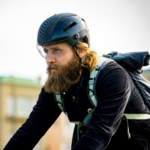 BELL-casque-velo-annex-shield-_porte-homme-cycliste