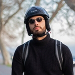 casque-velo-cgm-porte-homme-trentenaire