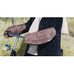 wobs-MANCHONS-luxe-brown-©BarbraVerbij-3-30x45cm