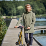 parka-impermeable-jeune-homme-cycliste