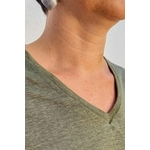 t-shirt-col-en-v-kaki