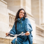 poncho-long-avec-manches-jeune-femme
