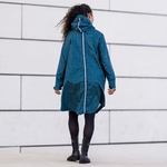 poncho-pluie-long-couvrant-avec-manches
