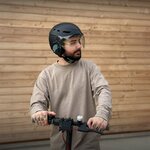 casque-velo-visiere-porte-tnb-urban-moov-noir