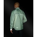 veste-ultra-legere-velo-impermeable-respirante-sauge-vert-homme-dos-details-reflechissants-nuit
