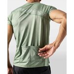 tshirt-sport-respirant-aerotech-sauge-vert-motif-jungle-homme-poches-cycliste