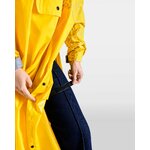 poncho-de-pluie-velo-jaune-motifs-graffiti-reflechissants-femme-accroches-jambes