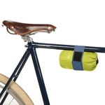 cape-de-pluie-garibaldina-jaune-fluo-fixation-vélo