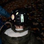 casque-velo-enfant-personnalise-avec-stickers-casque-rainette-monstre