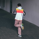 gilet-reflechissant-velo-enfant-go-fluo-darkflow-couleur-arc-en-ciel-fluorecentes-devant-derriere-avec-poche-laterale-lavable-a-30-degres