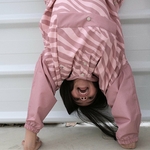 poncho-de-pluie-cape-de-pluie-poule-party-enfant-zebra-rose-impermeable-fonction-coupe-vent-ecoresponsable