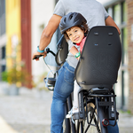 casque-velo-enfant-urban-iki-s-avec-ouvertures-de-ventilation-coque-moulee-et-bouton-de-rotation-pour-securiser-noir