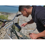 sacoche-de-cadre-support-smartphone-bikepacking-velo-hapo-g-avec-pare-soleil-1.6-l-zip-waterproof-kaki