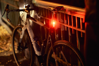 Eclairage vélo rétro à pile sur fourche, guidon ou porte bagages