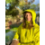 veste-cycliste-femme-basil-skane-hivis-capuche-special-casque-pluie