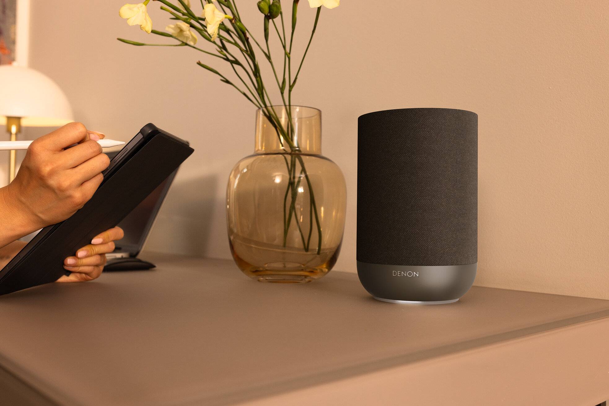 Low--Denon Home 200 Black lifestyle 24