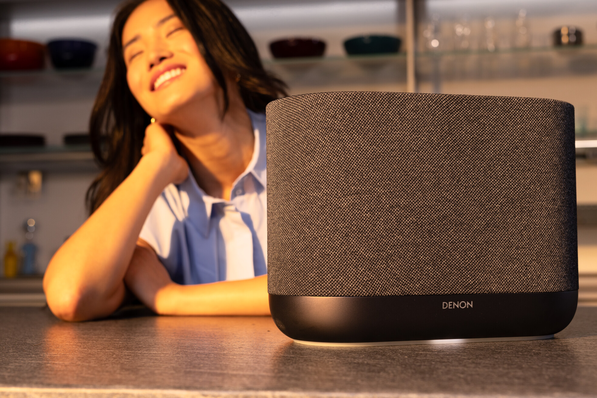 Low--Denon Home 400 Black Lifestyle 15