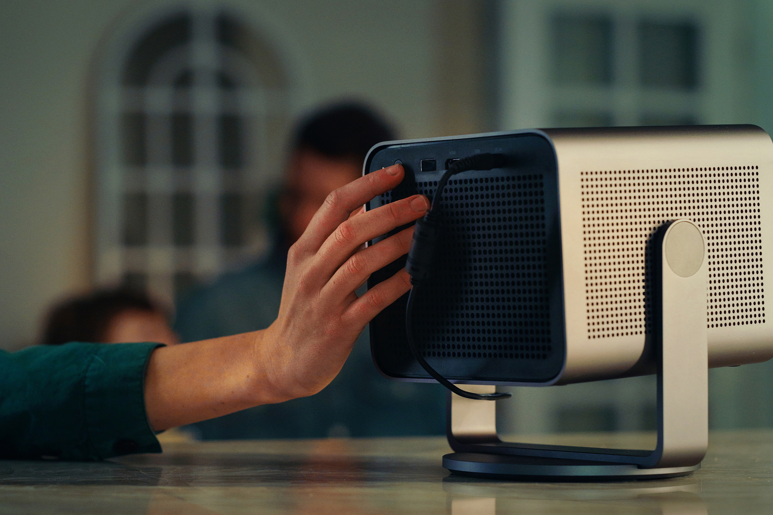 Ambient_Compact_Projector-Shut-down_3840x2560px