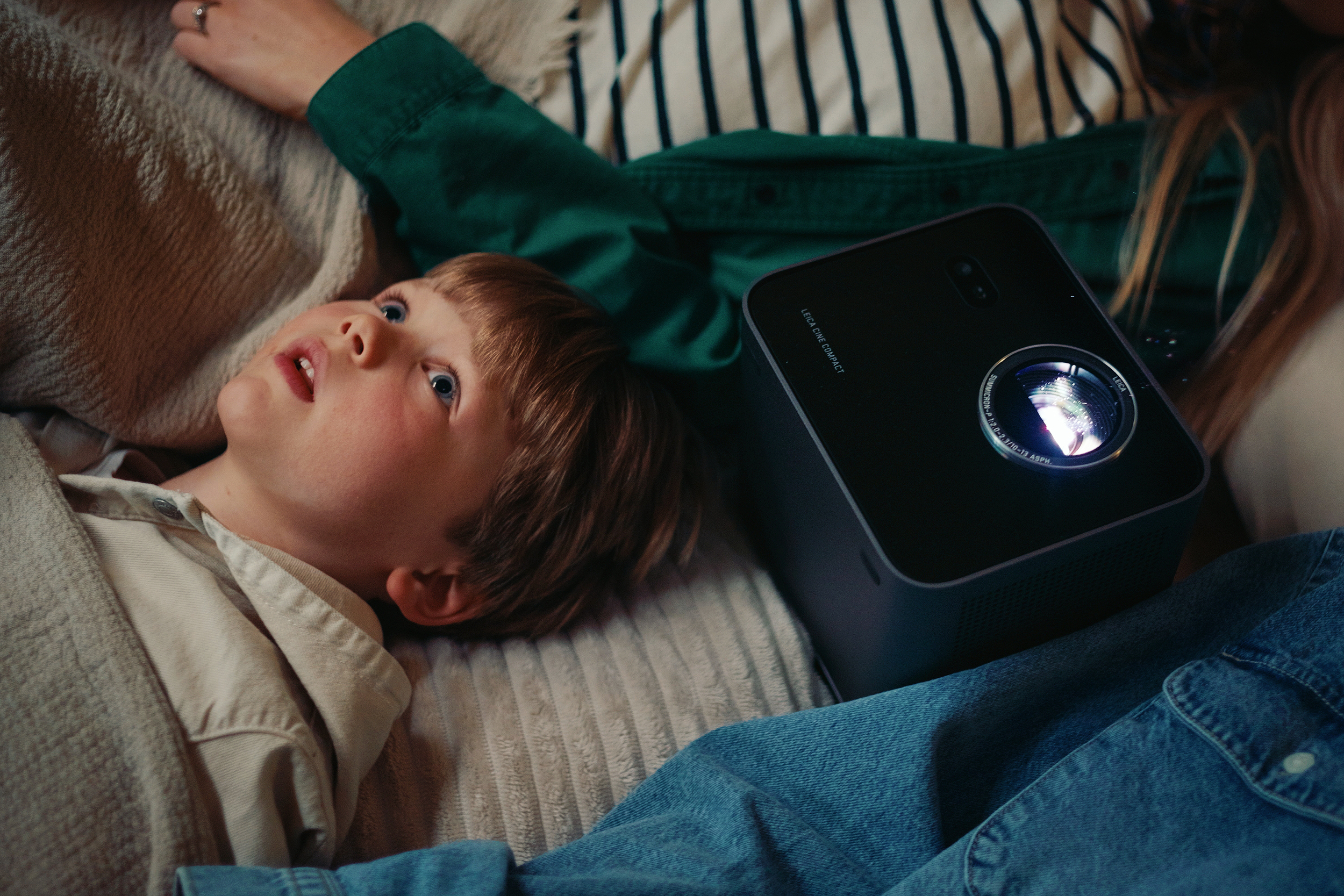 Ambient_Compact_Projector+Atlas_3840x2560px