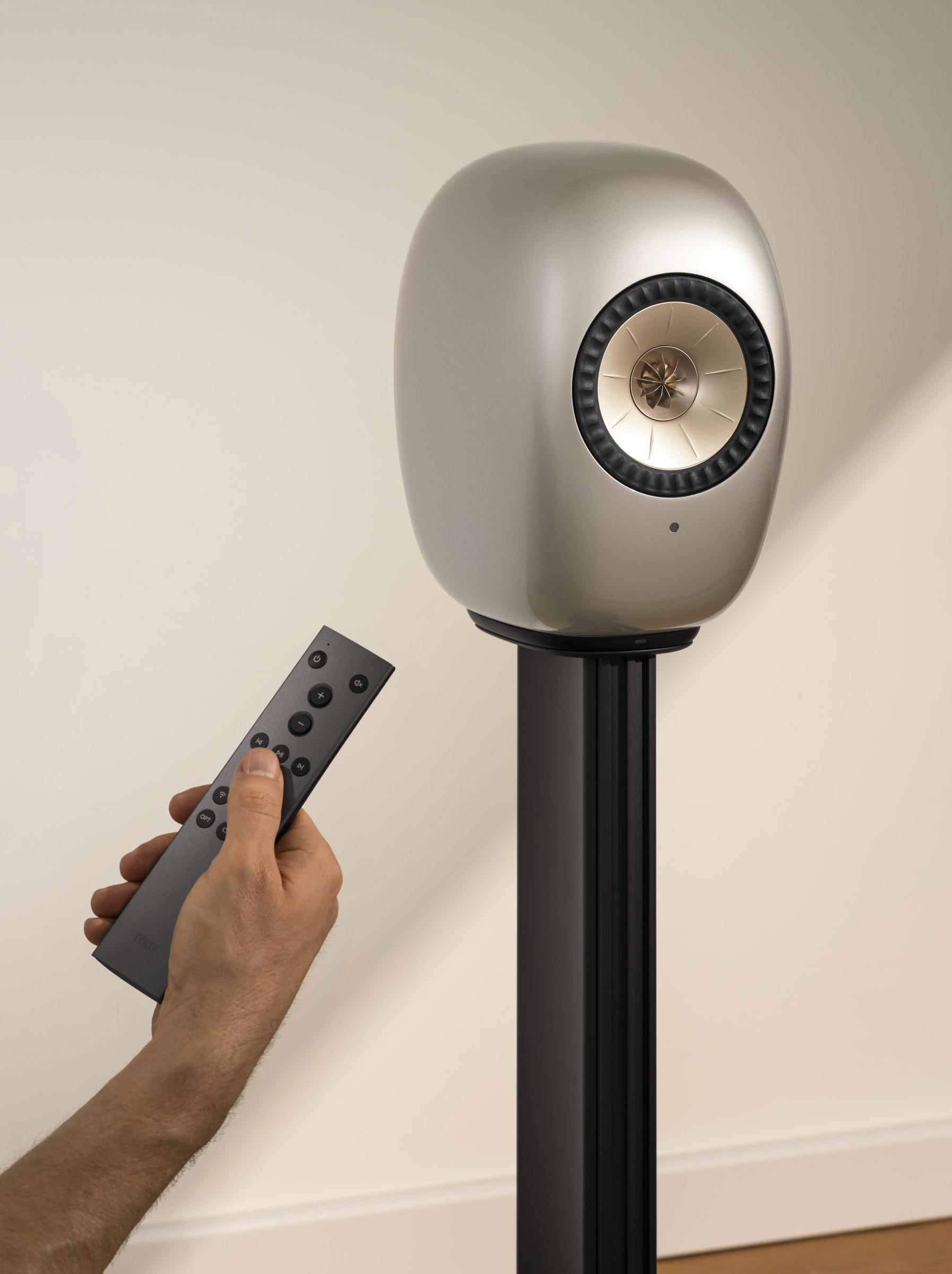 kef-ls-luxe-telecommande-c3