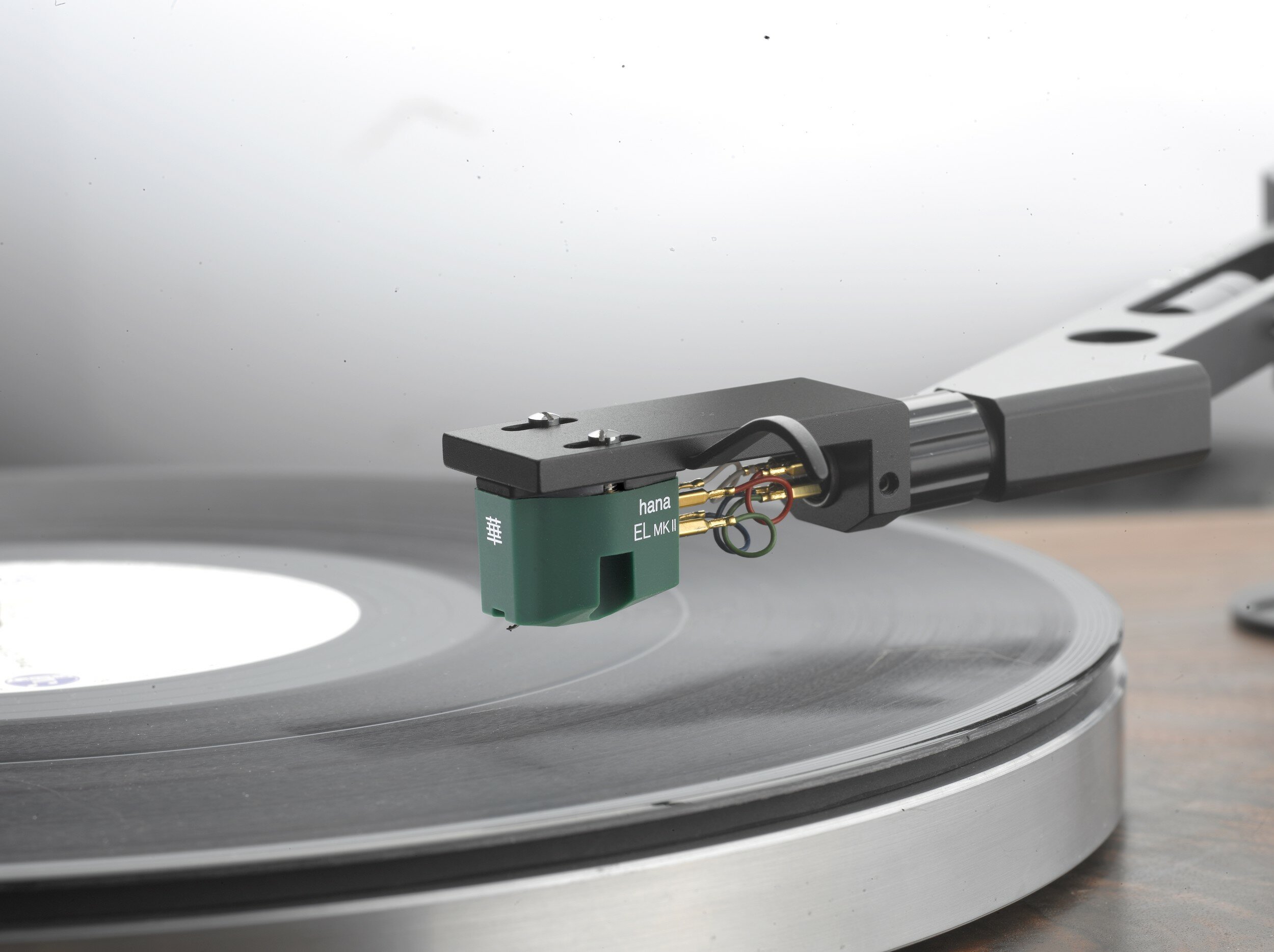 01-hana-e-series-mk2-lifestyle-tonearm