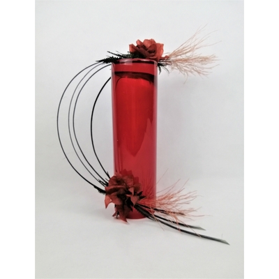 Composition sur vase transparent rouge