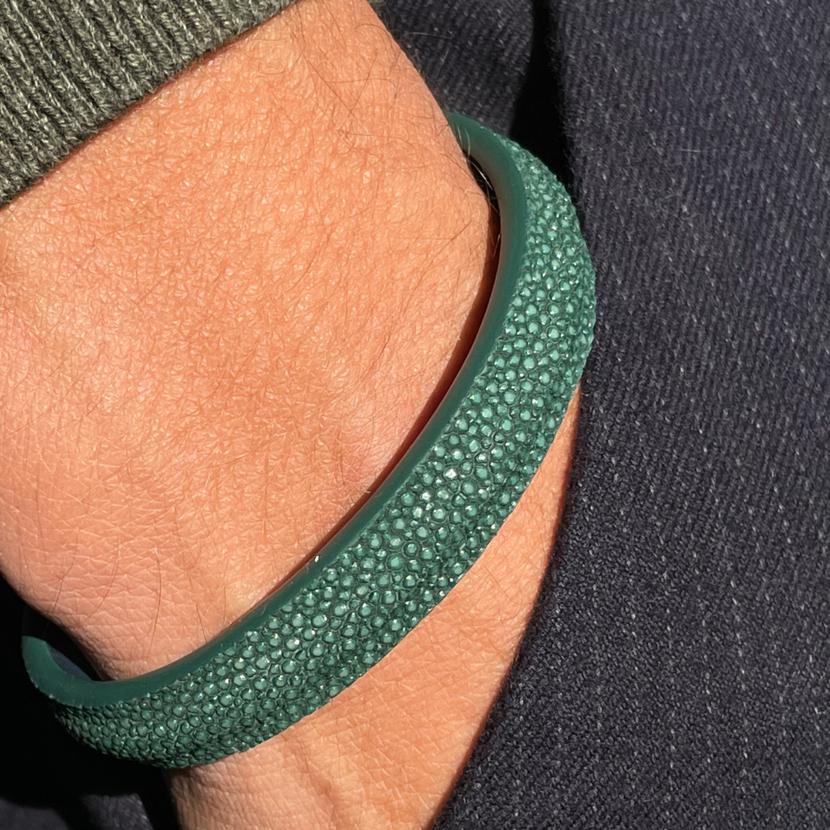 Crivellaro-Bracelet-galuchat-vert-Poignet