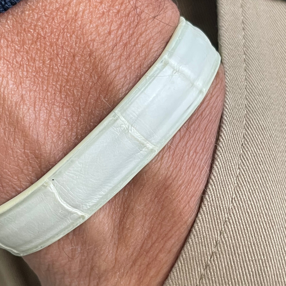 Crivellaro-Bracelet-croco-blanc-casse-Poignet
