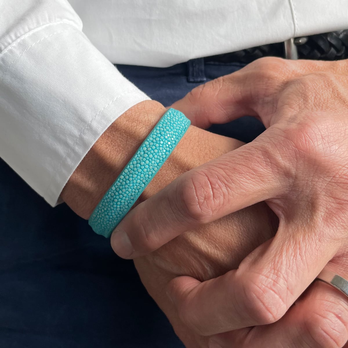 Crivellaro  Bracelet Galuchat poncé turquoise
