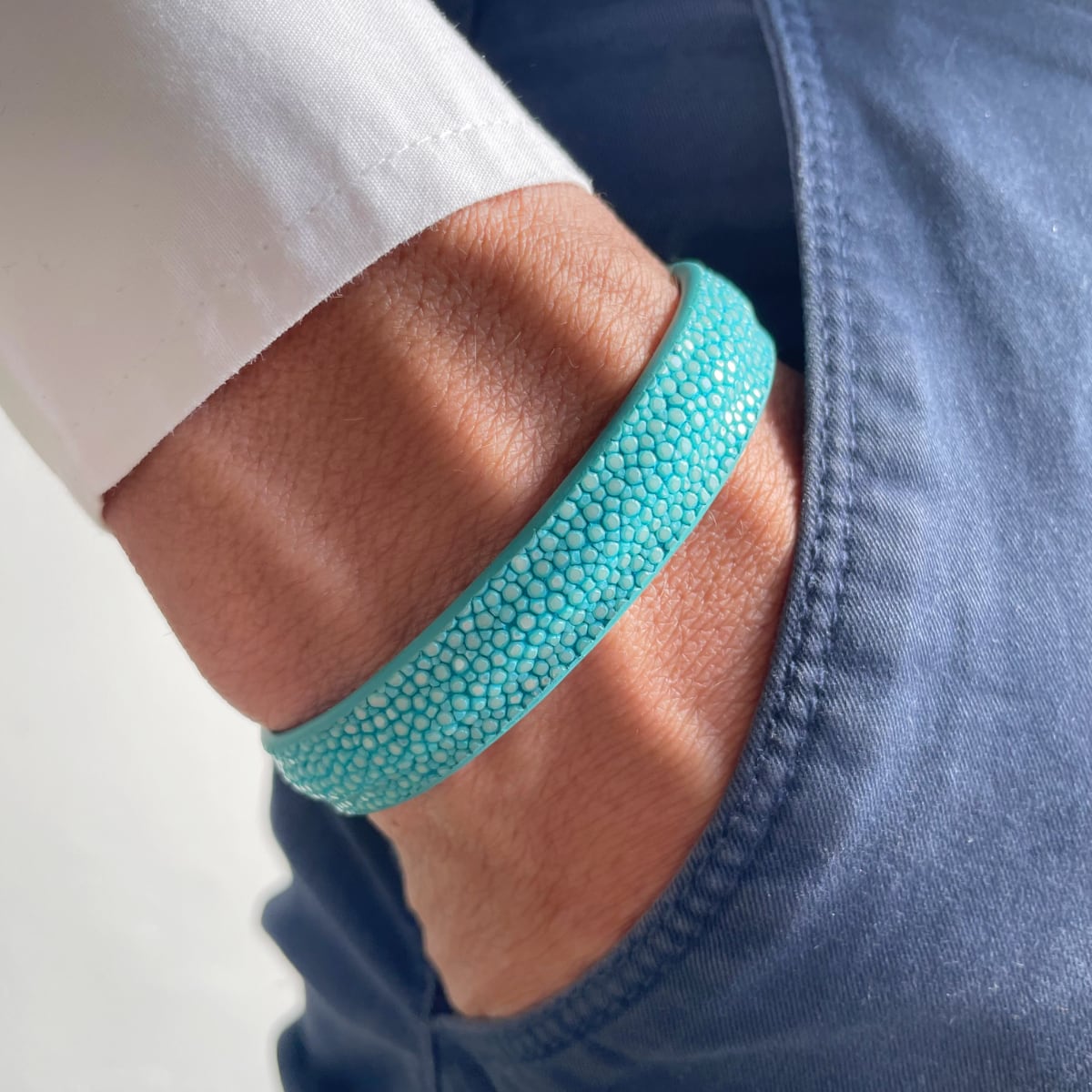 Crivellaro  Bracelet Galuchat poncé turquoise 2